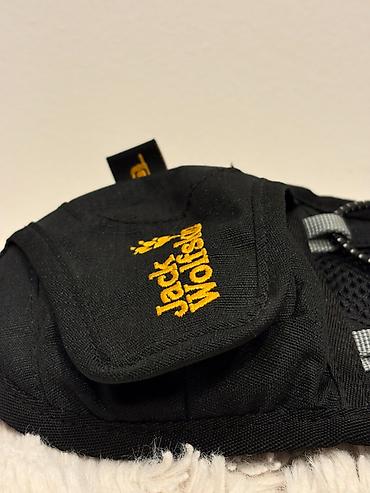 Oprema za kampovanje: Prodajem original Jack Wolfskin pojasnu / trkacku torbicu, crna boja — 9