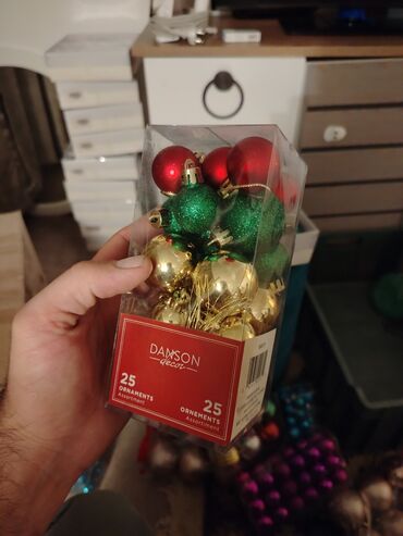 Yeni il oyuncaqları və bəzəkləri: Yeni il ağacı üçün oyuncaq dəstləri - 9-luq qutular: Hər qutuda 9 — 8