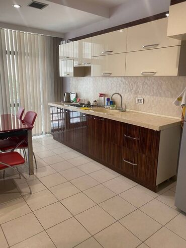 Ofislər: Nəsimi rayonu, Həsən Əliyev küçəsi (köhnə İnqilab), biznes mərkəzində -da lalafo.az — 15 Ofislər: Nəsimi rayonu, Həsən Əliyev küçəsi (köhnə İnqilab), biznes mərkəzində — 15