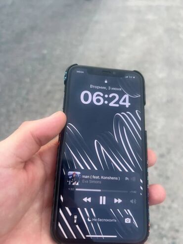 купить нерабочий телефон: IPhone 11 Pro, Б/у, 256 ГБ, Зеленый, Чехол