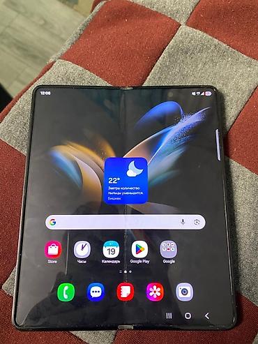 Samsung: Samsung Galaxy Fold 4 — 1
