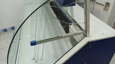 Soyuducu vitrinləri: Soyuducu işlək vəziyyətdədir. Temperatur dərəcə ilədi — 3