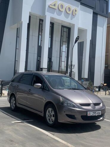 где купить машину дешевле: Mitsubishi Grandis: 2004 г., 2.4 л, Автомат, Бензин, Вэн/Минивэн