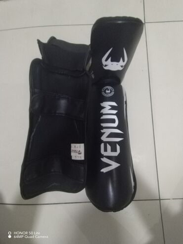 Borilački sportovi: Venum boxing kit includes 14 oz black boxing gloves with gold and — 11