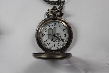 antika saat satışı: Şəkildən də göründüyü kimi qədim tipdə düzəldilən saatdır, qədim deyil