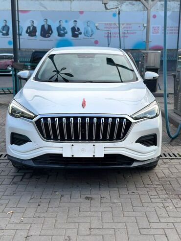 Другие автомобили: Электромобиль кроссовер (белый цвет кузова). Ключевые особенности: - — 3