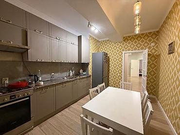 продаю повильен: 3 комнаты, 115 м², 3 этаж — 9