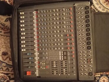 Mikşerlər: Dynacord PowerMate 1000 gücləndiricili iki ədəd de mikrofon biri lap — 2