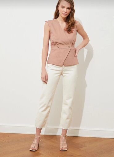 Köynək və bluzalar: Bluzlar - Rəng: saf ağ - Model: uzunqol, düyməli, yüngül dar kəsim - — 11