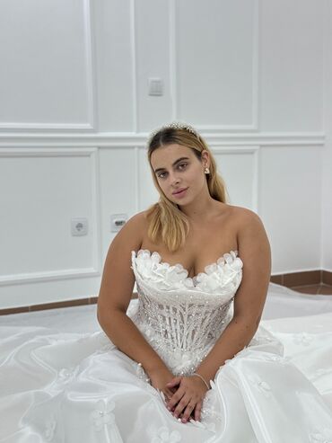 Venčanice: Na prodaju nove vencanice Nikad nosene Moguce ih je prosiriti i — 8