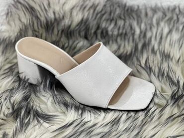 Papuče: 2200din
.
36-40 — 17