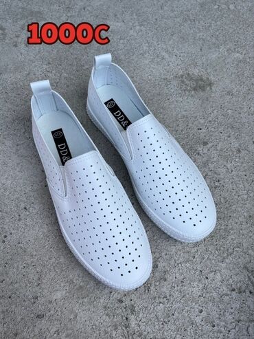 Босоножки, сандалии, шлепанцы: По 600 сом летняя распродажа — 4