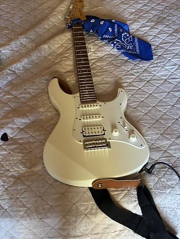 klas 6: Yamaha Pacifica elektrik gitarası – ağ rəng - Model: Yamaha Pacifica — 1