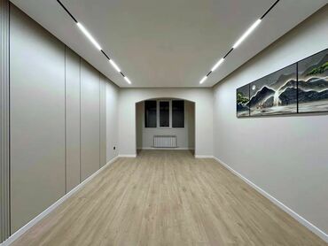 продаю дом в городе бишкек: 2 комнаты, 67 м², 106 серия улучшенная, 2 этаж, Дизайнерский ремонт