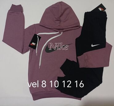 Komplet trenerke: Nike, 122-128, Unisex — 23
