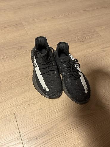 обувь изи: Кроссовки в стиле Yeezy Boost 350 V2 (силуэт 350). Цена договорная — 4