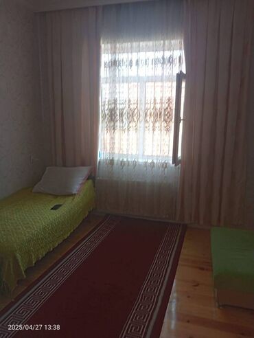 xacmaz ev satilir: 4 комнаты, 120 м²