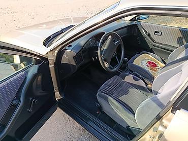 Audi: Audi 80: 1991 г., 2 л, Механика, Бензин, Седан — 4