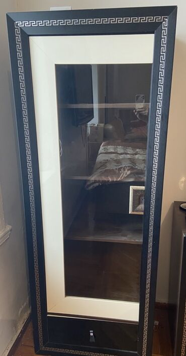 Biznes üçün program təminatı: Şüşəli dolab vitrini