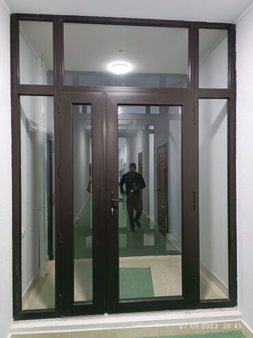 Алюминиевые окна на заказ: Стеклянные перегородки с алюминиевым профилем, идеально подходящие для — 4