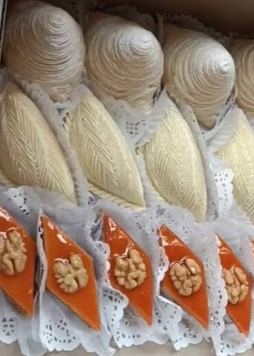 Sifarişlə əl işləri: $əkərburanin 1 dənəsi 1 m, paxlavanın 1 kq 16 m, badamburanin 1 dənəsi — 5