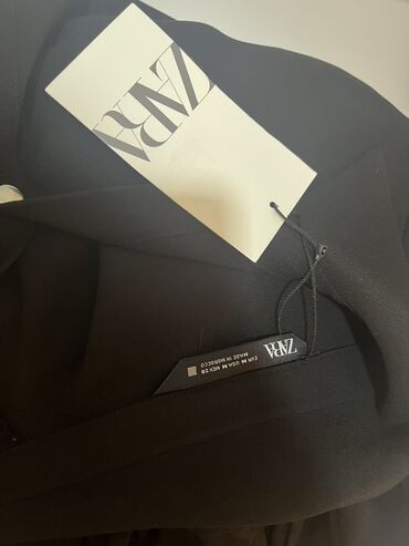 Səsgücləndiricilər, qulaqlıqlar və mikrofonlar: Zara teze etiketli don, M razmer

balon etek (içe qatlanmış)modelidir — 23