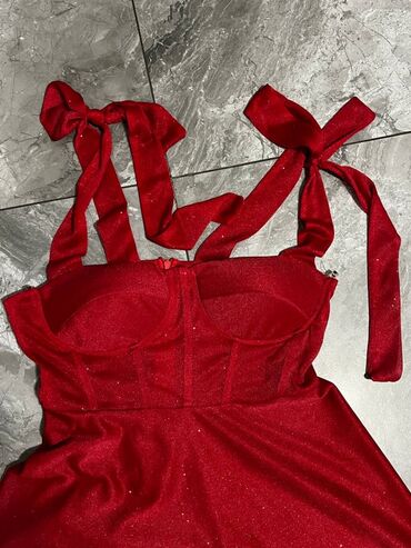 красный платье: Вечернее платье, Коктейльное, Длинная модель, Без рукавов, С пайетками