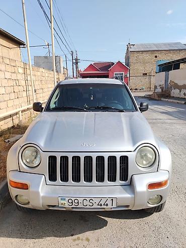 Jeep: Jeep Cherokee (Liberty) – gümüşü rəngli, 5 qapı, şəhər və yolsuzluq — 4
