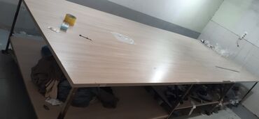 Оборудование для бизнеса: Срочно продаю закройный стол 5,5 метров железный каркас + ламинат