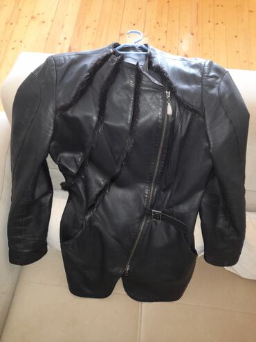 ucuz qadin kurtkalari: Женская куртка L (EU 40), цвет - Черный