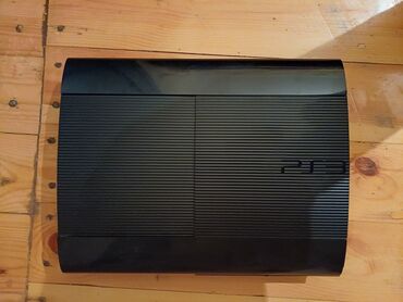 PS3 (Sony PlayStation 3): PlayStation 3 Super Slim En son Modeldi 500Gb Yaddasi var 2 dene pult