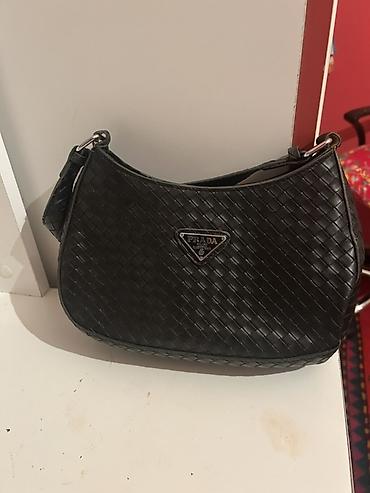 balaca canta: Çiyin çantası, Prada, İşlənmiş — 1