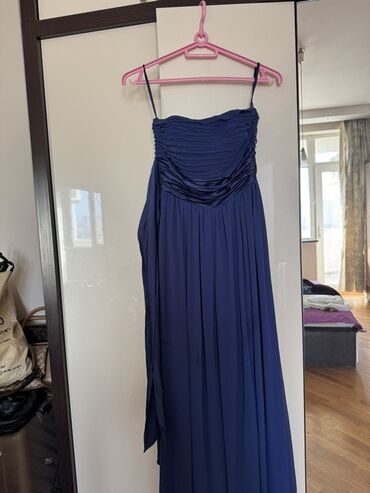 вечерние платья в баку на прокат: Tünd mavi rəngdə uzun ziyafət paltarı. - İncə, tənzimlənən spaghetti