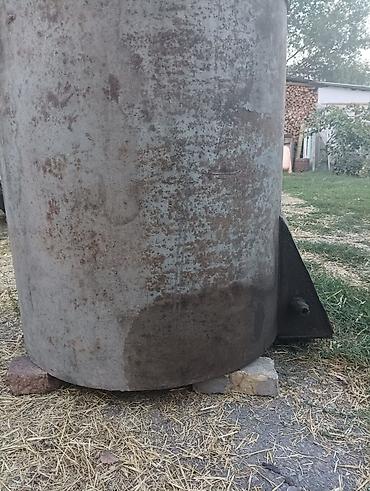 бутылки 19л: Продам металлическую ёмкость.Об'ем 1,7 куба.Использовалась под — 3
