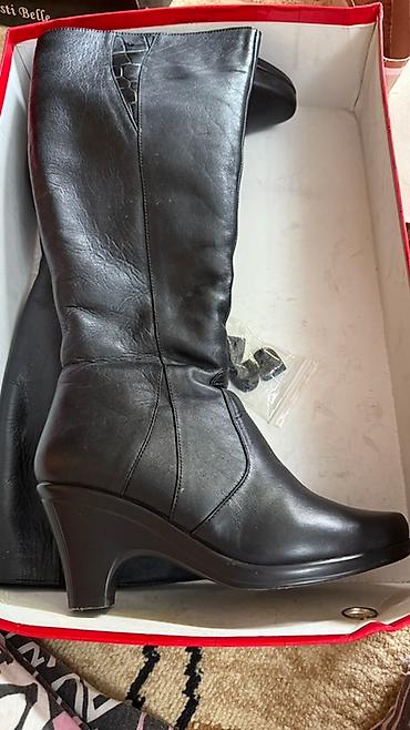 Сапоги: Продаю обувь балетки, сапожки белые новые 37 размер можно на 37,5 at lalafo.kg — 7 Сапоги: Продаю обувь балетки, сапожки белые новые 37 размер можно на 37,5 — 7