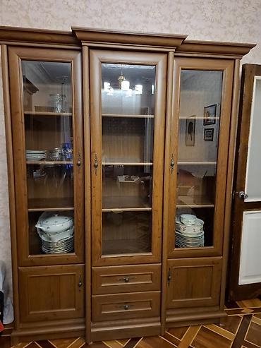 dekor ref: Klassik üslubda qonaq otağı üçün vitrinli mebel dəsti - Material — 3
