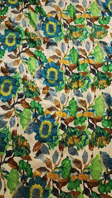 Məhsul: Naxışlı parça – floral print, daşlı bəzəklə - Material: satin