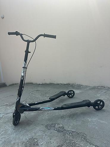İdman və istirahət: Üç təkərli “Scerider” skuter - Yan-yana iki ayaq platformalı, sürətli — 2