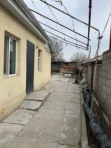 Продажа коттеджей и домов: 🔥 Бишкек–Алматы трассасынын биринчи линиясында үй | 8 сотых | Жашоого — 16