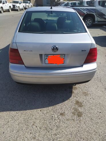 volkswagen седан: Volkswagen Jetta: 2 л | 2000 г. Седан