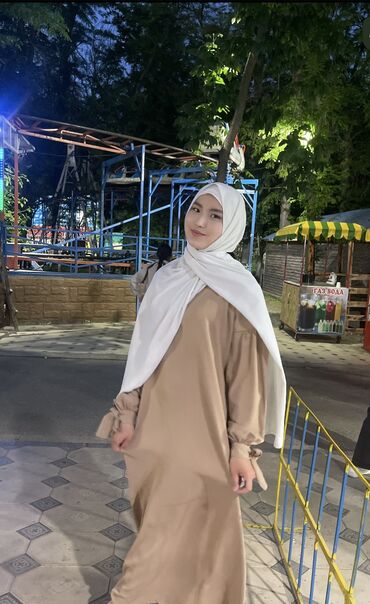 хиджап кийимдер: Платье с шарфом