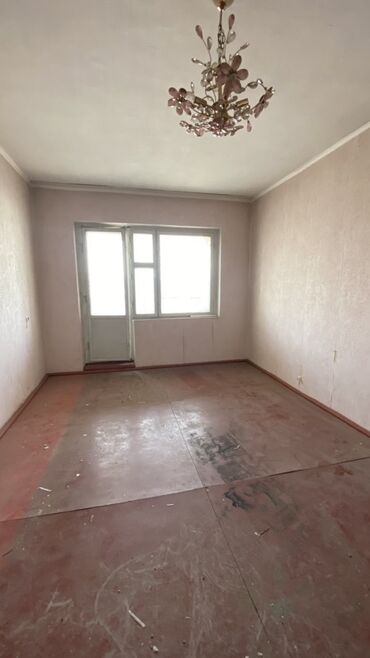 эмарк жибек жолу: 3 комнаты, 61 м², 105 серия, 4 этаж, Старый ремонт