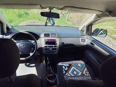 два авто: Toyota Avensis Verso: 2005 г., 2 л, Механика, Дизель, Минивэн — 4