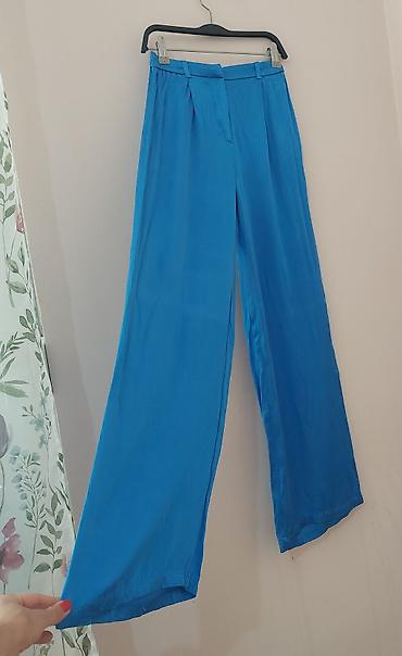 Personal Items: Ženske pantalone širokog kroja u intenzivnoj tirkizno-plavoj boji. - — 1