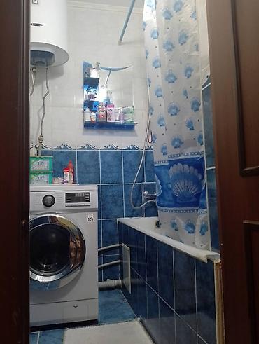 hostel osh: 2-комнатная квартира Описание: - Уютная комната с большим окном — 2