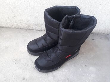 обувь columbia: Мужские ботинки зимние 43 размер. Также имеются женские ботинки 40