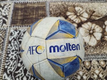 футболный мячь: Продаю мячь молтен оригинал цена 3000 сом