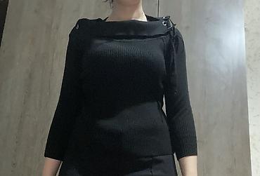 klassik kisi godəkcəsi: Qara qadın sviteri - Model: dar kəsimli, elastik trikotaj - Rəng: tam — 1