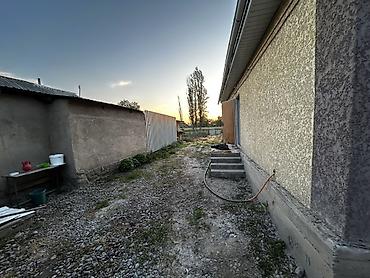 Продажа коттеджей и домов: Продаётся двухэтажный дом с приусадебным участком. Характеристики — 10