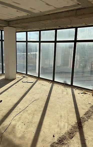 Готовые алюминиевые окна: Готовое алюминиевое окно, Тип окна: Витражные, Декоративные особенности: Фрамуга, Б/у, Без установки, Без рассрочки — 3